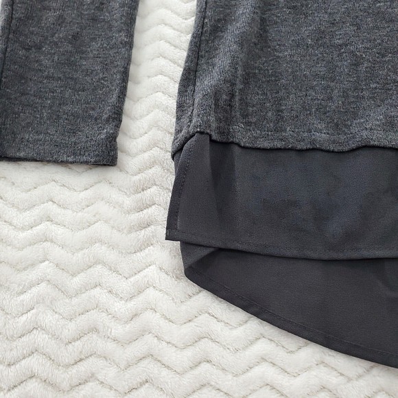 Sanctuary Gray V-Open Chiffon Mock Layer Bottom Sweater Lightweight Womens Small - Picture 6 of 10